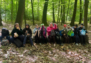 Przerwa w zajęciach - uczniowie klasy 4a podczas posiłku.