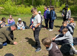 Klasa 4a podczas zajęć z survivalu.