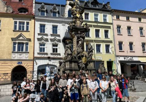 Wspólne zdjęcie uczestników na Rynku w Bystrzycy Kłodzkiej.