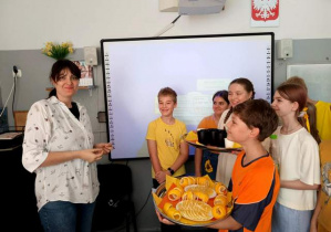 Pani Ania od historii dzielnie przeszła test cytrynowy.