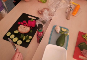 Przygotowywanie śniadania.