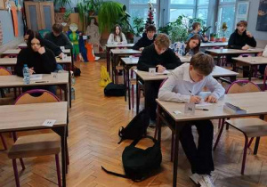 Uczniowie tuż przed rozpoczęciem próbnego egzaminu.