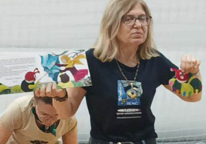 Autorka książek dla dzieci i jej bohaterowie.