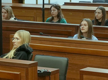 Uczniowie klas 8 w ławach Sejmiku Wojewódzkiego.