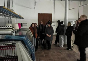 Zwiedzanie hal włókienniczych.