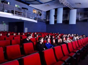 Klasa 7a, 8a i 8b na spektaklu teatralnym "Dziady"