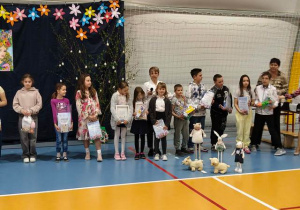 Wręczanie nagród uczestnikom konkursu.