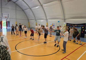 Współzawodnictwo podczas Dnia Dziecka.