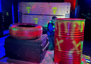 Uczniowie w Laser Games
