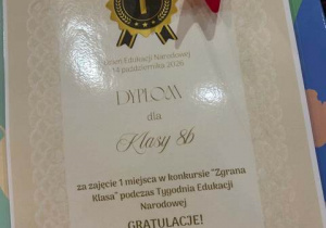 Dyplom za I miejsce dla klasy 8b.